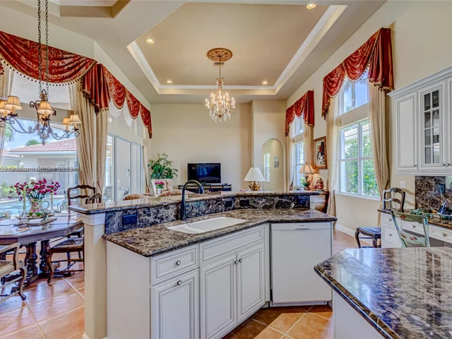 522 Les Jardin Dr, Palm Beach Gardens FL 33410