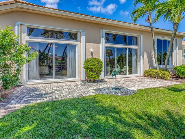 522 Les Jardin Dr, Palm Beach Gardens FL 33410