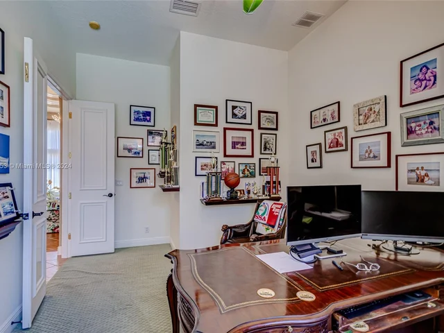 522 Les Jardin Dr, Palm Beach Gardens FL 33410