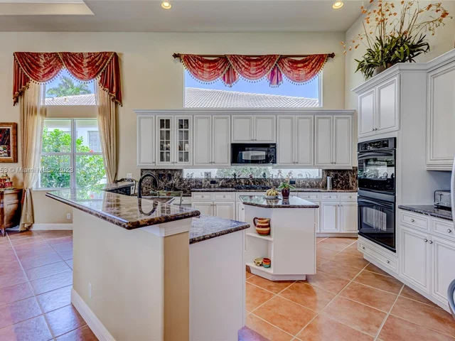 522 Les Jardin Dr, Palm Beach Gardens FL 33410