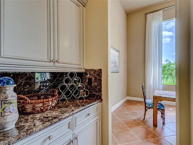 522 Les Jardin Dr, Palm Beach Gardens FL 33410