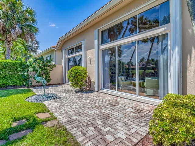 522 Les Jardin Dr, Palm Beach Gardens FL 33410