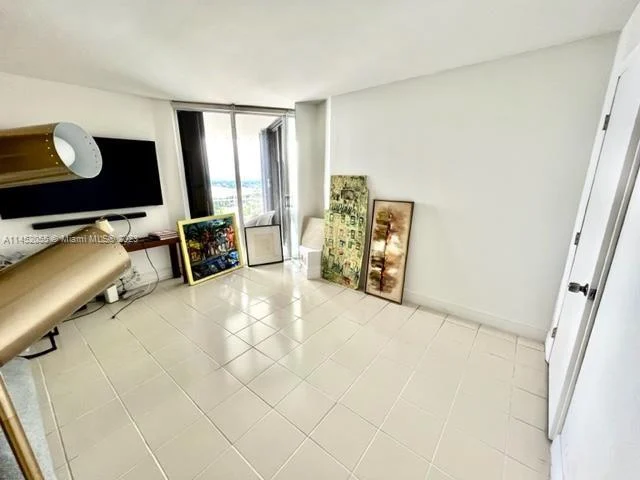 4000 Towerside Ter # 2212, Miami FL 33138