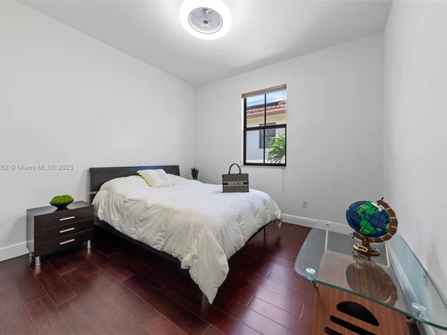 8352 NW 39th Ct, Cooper City FL 33024