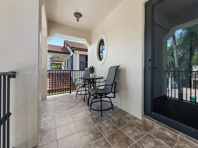 8352 NW 39th Ct, Cooper City FL 33024