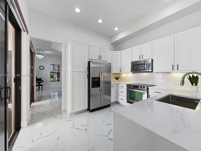 8352 NW 39th Ct, Cooper City FL 33024