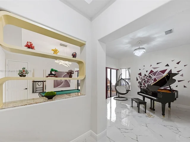 8352 NW 39th Ct, Cooper City FL 33024