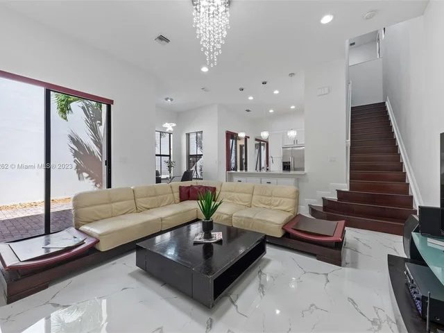 8352 NW 39th Ct, Cooper City FL 33024