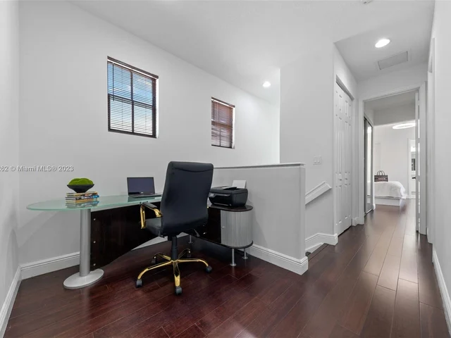 8352 NW 39th Ct, Cooper City FL 33024