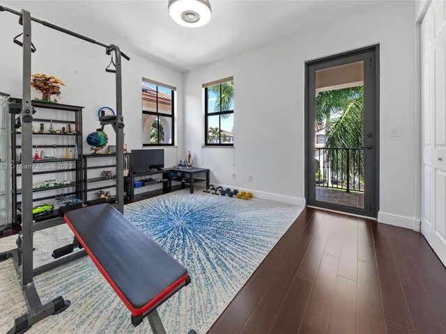 8352 NW 39th Ct, Cooper City FL 33024