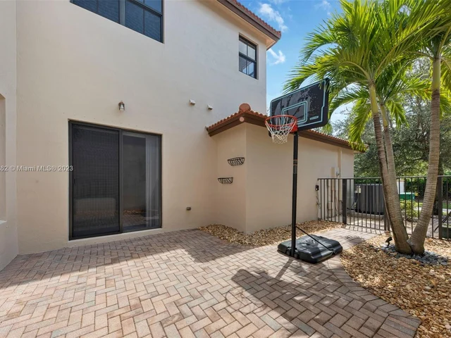 8352 NW 39th Ct, Cooper City FL 33024