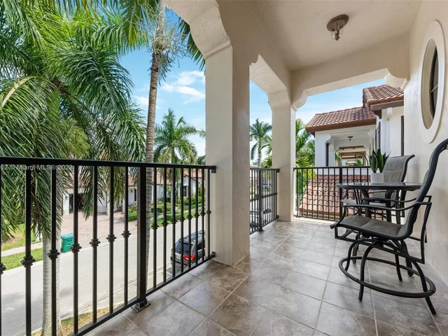 8352 NW 39th Ct, Cooper City FL 33024