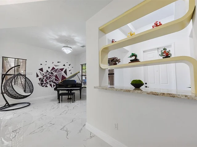 8352 NW 39th Ct, Cooper City FL 33024