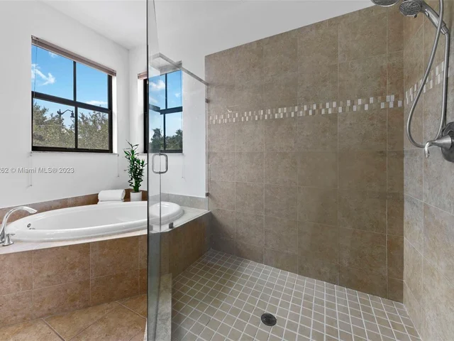 8352 NW 39th Ct, Cooper City FL 33024