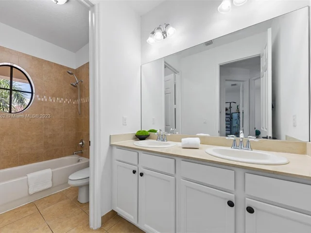 8352 NW 39th Ct, Cooper City FL 33024