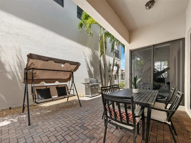 8352 NW 39th Ct, Cooper City FL 33024