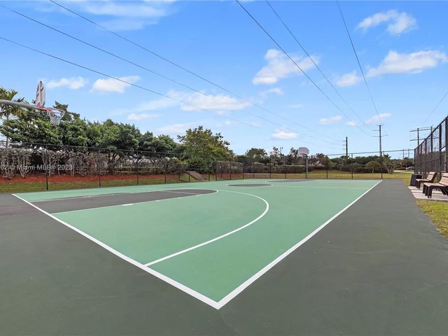 8352 NW 39th Ct, Cooper City FL 33024