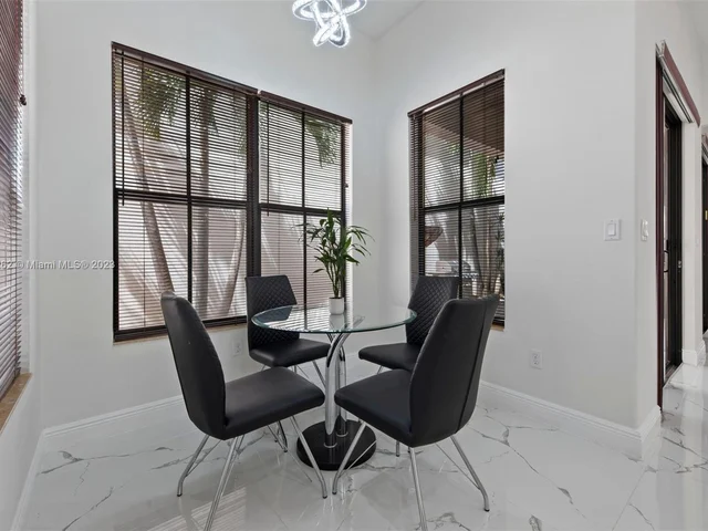 8352 NW 39th Ct, Cooper City FL 33024