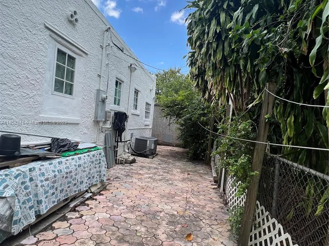 3044 SW 15th St, Miami FL 33145