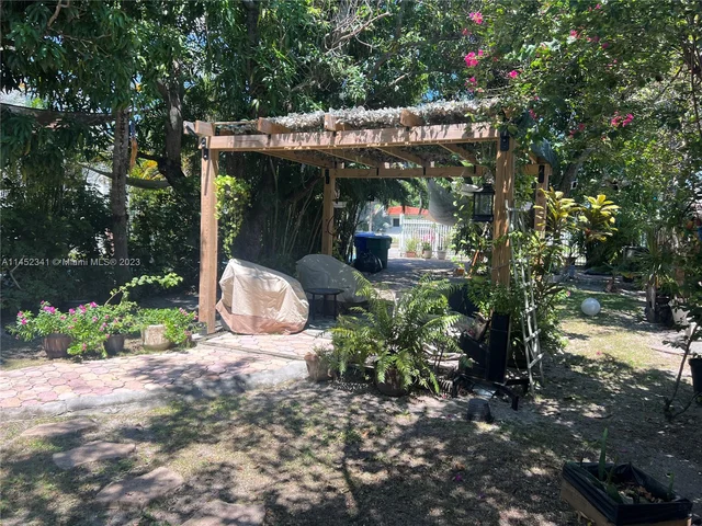 3044 SW 15th St, Miami FL 33145