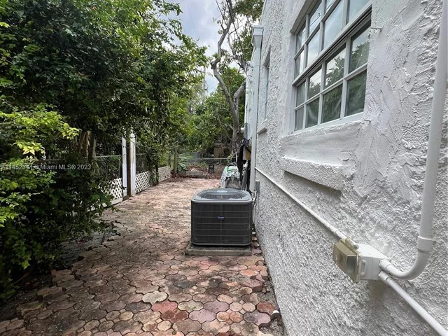 3044 SW 15th St, Miami FL 33145