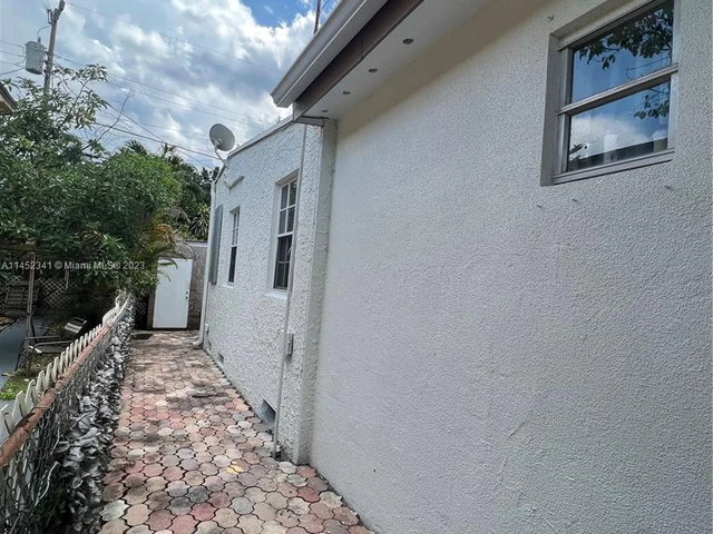 3044 SW 15th St, Miami FL 33145