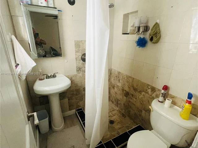 3044 SW 15th St, Miami FL 33145