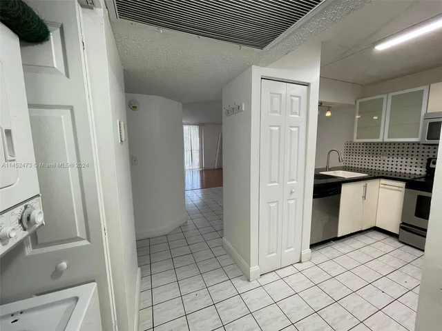 10501 W Broward Blvd # 303, Plantation FL 33324