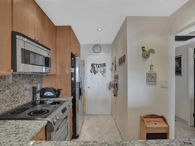 1965 S Ocean Dr # 18J, Hallandale Beach FL 33009