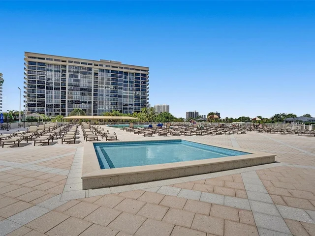 1965 S Ocean Dr # 18J, Hallandale Beach FL 33009