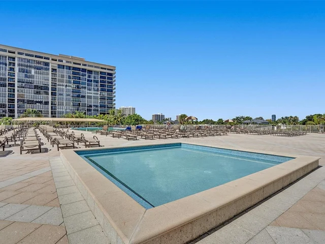 1965 S Ocean Dr # 18J, Hallandale Beach FL 33009