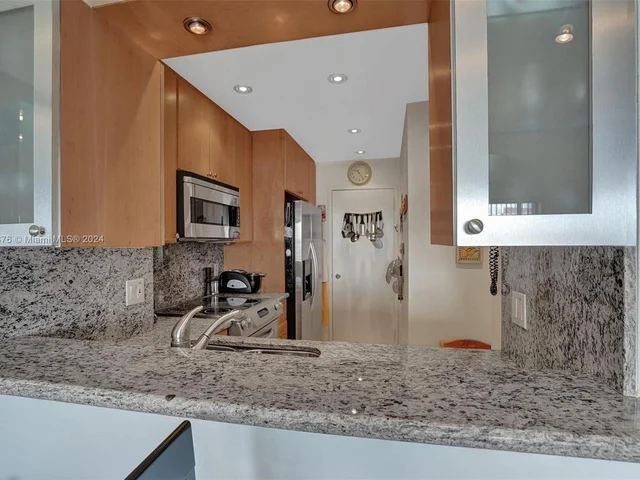 1965 S Ocean Dr # 18J, Hallandale Beach FL 33009