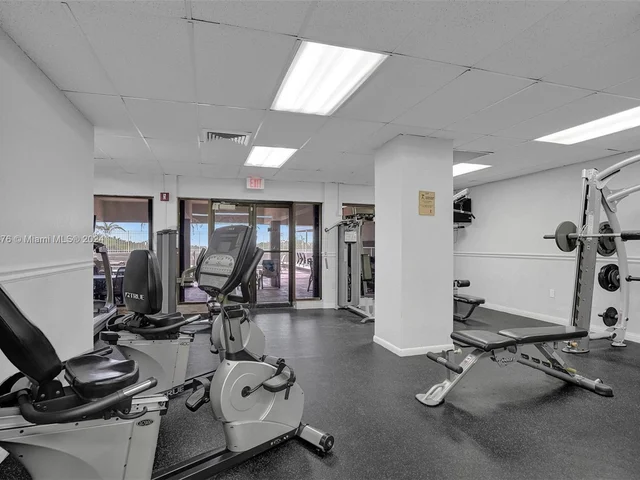 1965 S Ocean Dr # 18J, Hallandale Beach FL 33009