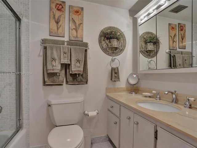 1965 S Ocean Dr # 18J, Hallandale Beach FL 33009