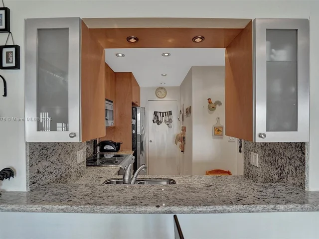 1965 S Ocean Dr # 18J, Hallandale Beach FL 33009