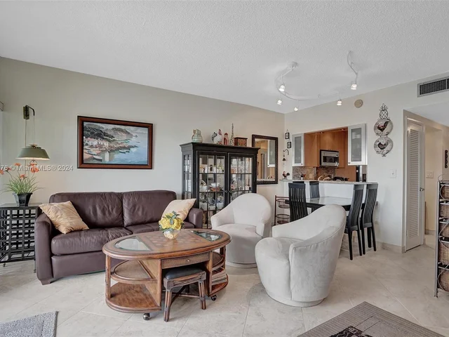 1965 S Ocean Dr # 18J, Hallandale Beach FL 33009