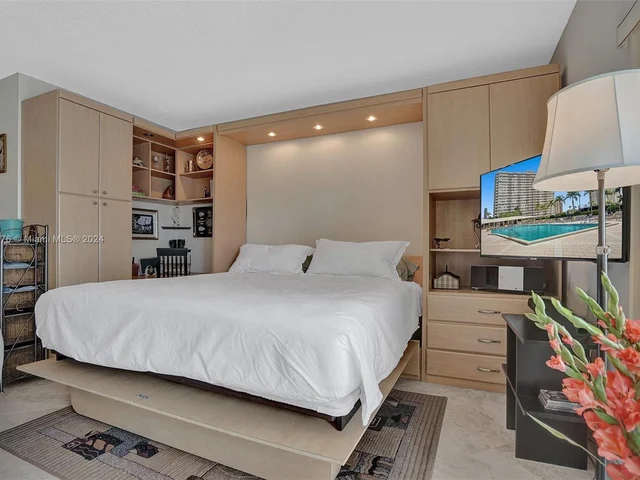 1965 S Ocean Dr # 18J, Hallandale Beach FL 33009