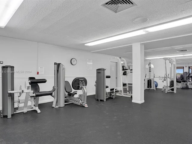 1965 S Ocean Dr # 18J, Hallandale Beach FL 33009