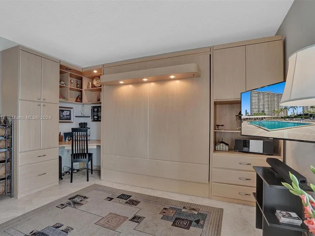 1965 S Ocean Dr # 18J, Hallandale Beach FL 33009