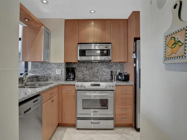 1965 S Ocean Dr # 18J, Hallandale Beach FL 33009