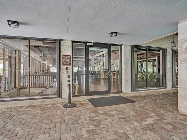 1965 S Ocean Dr # 18J, Hallandale Beach FL 33009