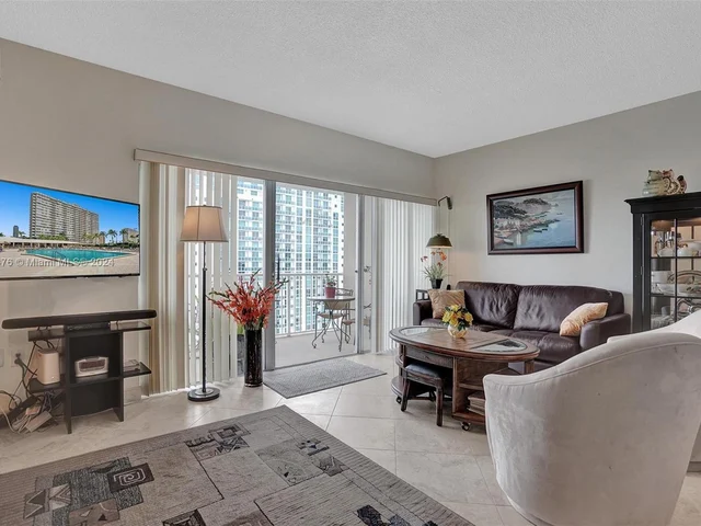 1965 S Ocean Dr # 18J, Hallandale Beach FL 33009