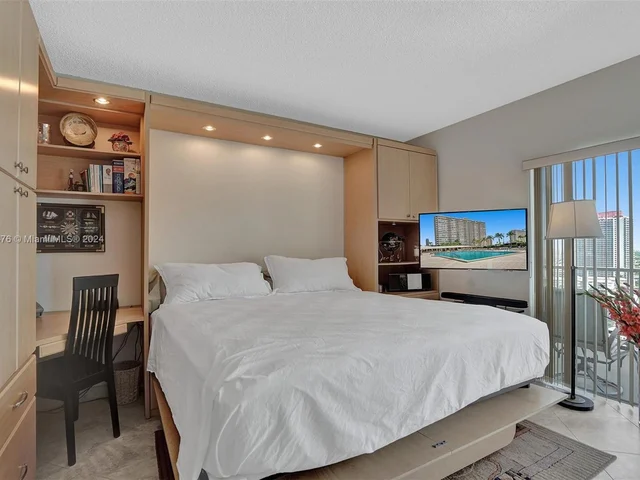 1965 S Ocean Dr # 18J, Hallandale Beach FL 33009