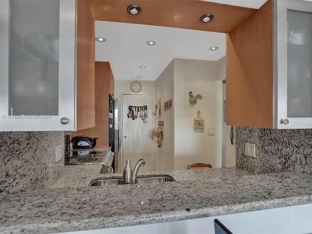 1965 S Ocean Dr # 18J, Hallandale Beach FL 33009