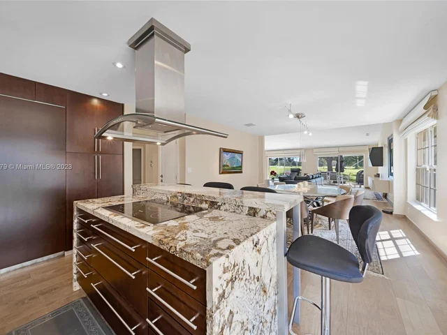 506 Misty Oaks Dr, Pompano Beach FL 33069