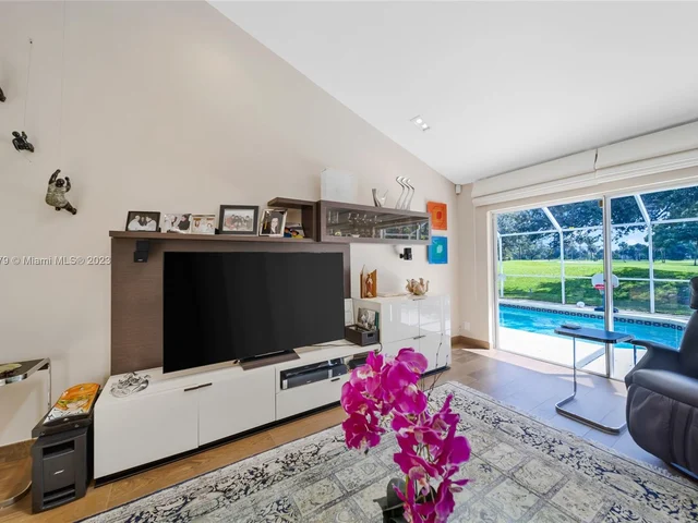 506 Misty Oaks Dr, Pompano Beach FL 33069