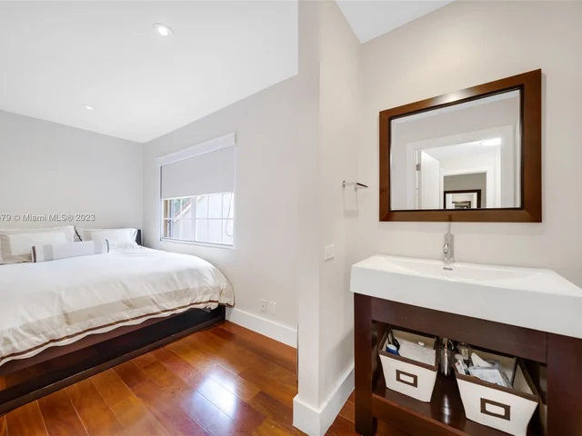 506 Misty Oaks Dr, Pompano Beach FL 33069