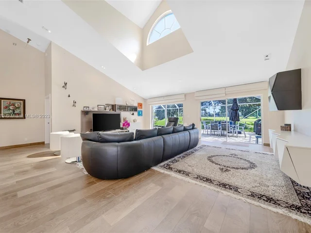 506 Misty Oaks Dr, Pompano Beach FL 33069