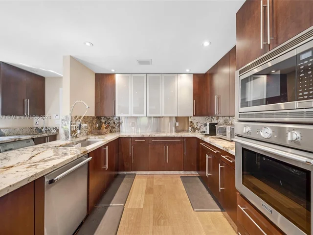 506 Misty Oaks Dr, Pompano Beach FL 33069