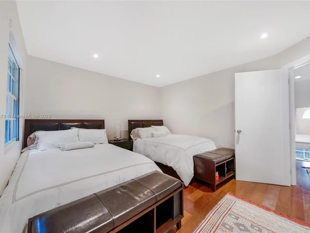 506 Misty Oaks Dr, Pompano Beach FL 33069